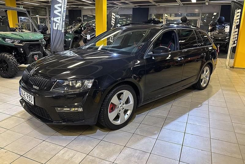 Svart Begagnad 2016 Skoda Octavia RS Kombi | 179 900 kr (Lite dyr) - Bild 1/4