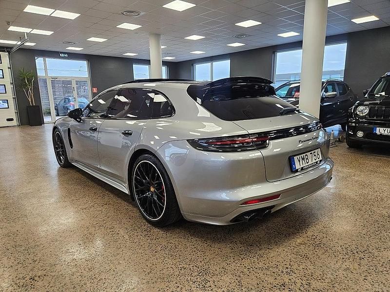 Begagnad Porsche Panamera Sport Turismo 549 HK (403 kW) 2018 Silver Kombi