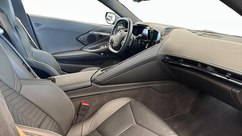 Begagnad Chevrolet Corvette 482 HK (354 kW) 2024 Grå (grey) Cab