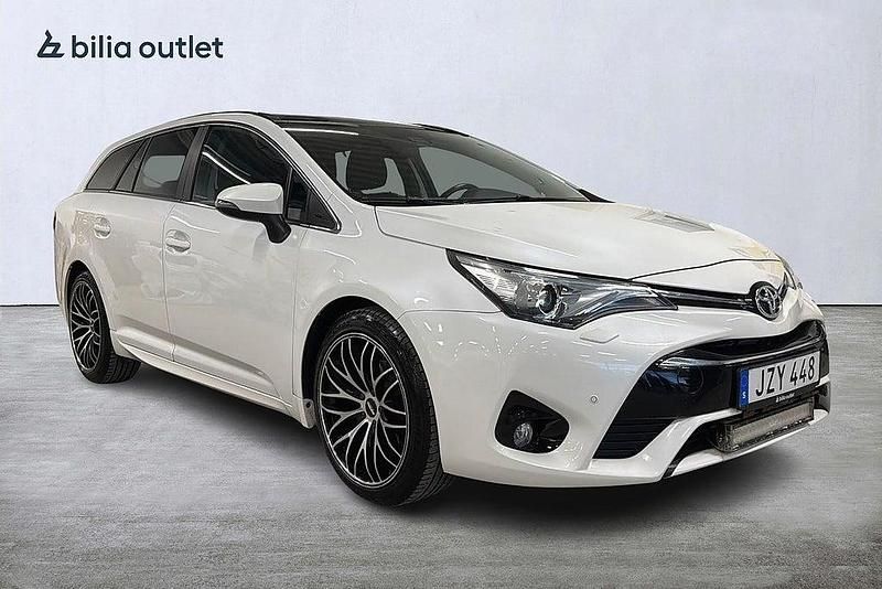 Begagnad Toyota Avensis Active 143 HK (105 kW) 2015 Vit Kombi
