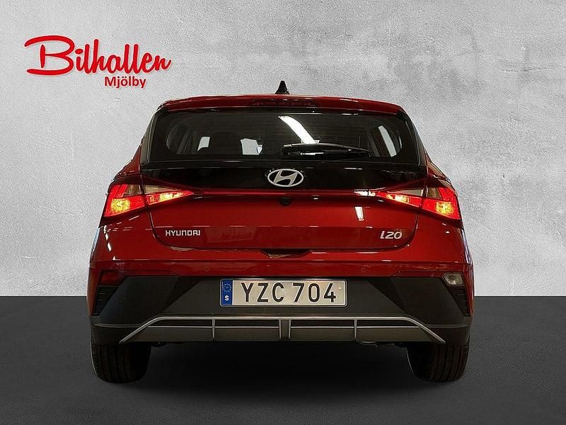 Begagnad Hyundai i20 Essential 84 HK (61 kW) 2024 Röd Halvkombi