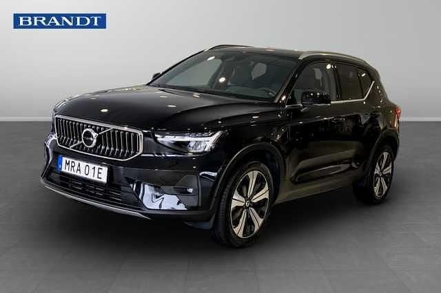 Svart Begagnad 2023 Volvo XC40 Plus SUV | 409 900 kr (Marknadspris) - Bild 1/4
