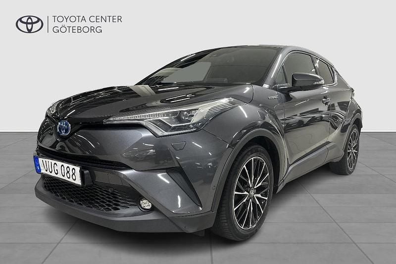 Mörkgrå (grå) Begagnad 2017 Toyota C-HR+ Executive SUV | 219 900 kr (Marknadspris) - Bild 1/3