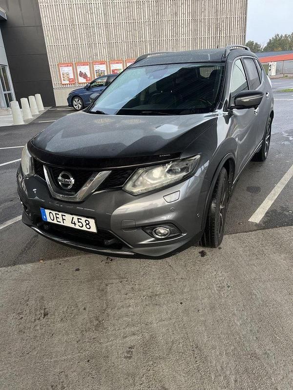 Grå Begagnad 2017 Nissan X-Trail SUV | 169 500 kr (Marknadspris) - Bild 1/4
