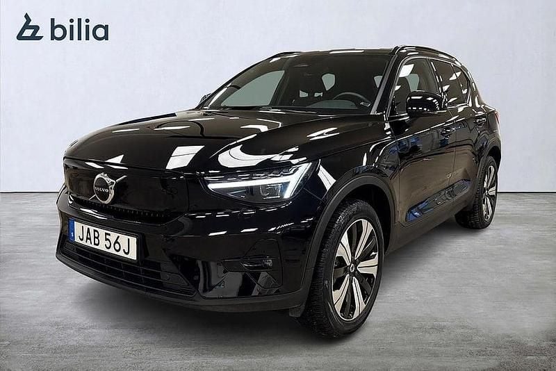 Svart Begagnad 2022 Volvo XC40 Plus SUV | 379 900 kr - Bild 1/3