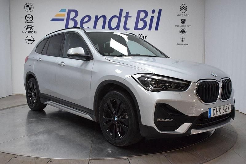 Silver Begagnad 2021 BMW X1 Sport Line SUV | 259 500 kr (Superpris) - Bild 1/3