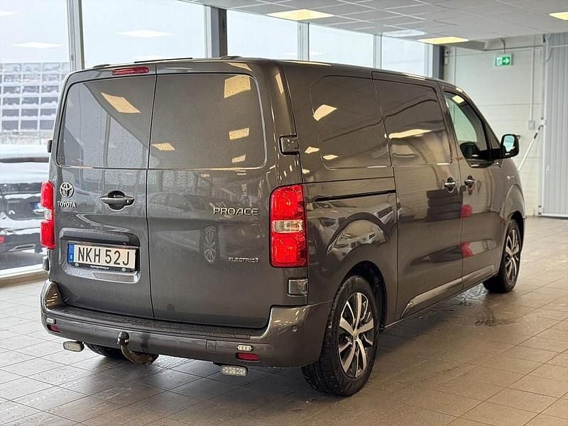 Begagnad Toyota Proace 100 kW (137 HK) 2021 Grå Minibuss