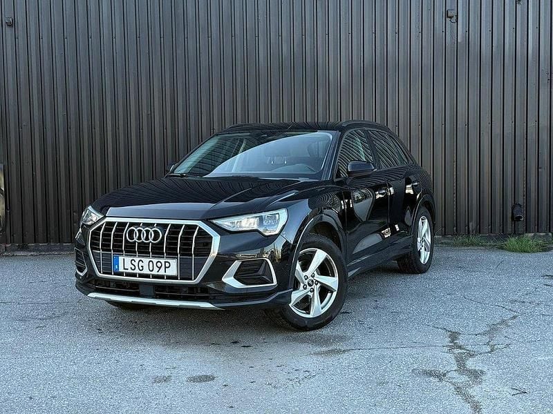Svart Begagnad 2021 Audi Q3 Advanced SUV | 259 900 kr (Bra pris) - Bild 1/4