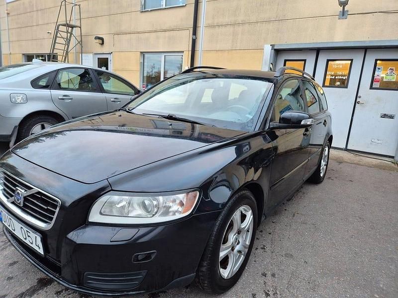 Begagnad Volvo V50 Kinetic 125 HK (91 kW) 2009 Svart Kombi
