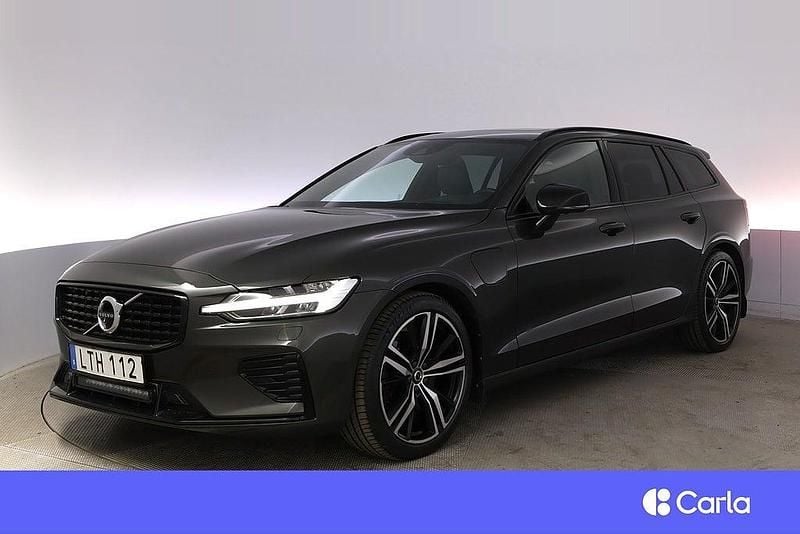 Mörkgrå (grå) Begagnad 2021 Volvo V60 R-Design Kombi | 403 900 kr (Marknadspris) - Bild 1/4
