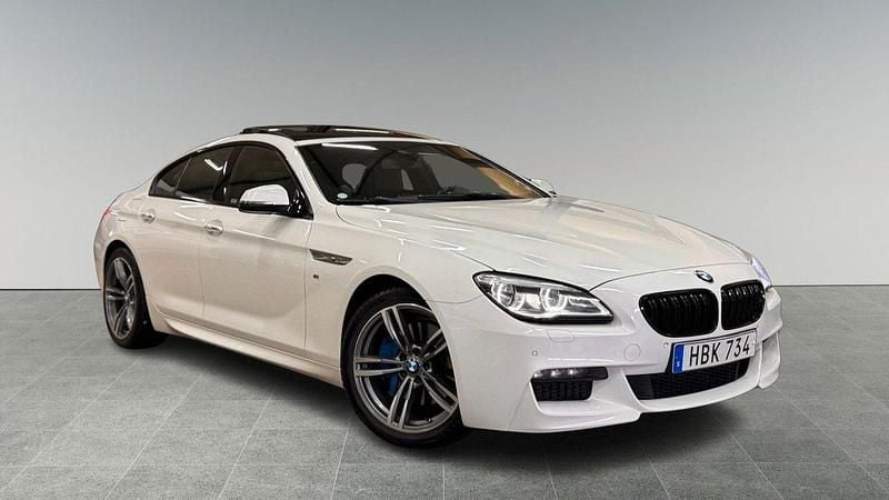 Vit Begagnad 2015 BMW 640 M Sport Sportkupé | 324 900 kr (Lite dyr) - Bild 1/4