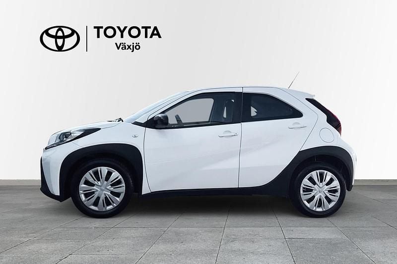 Begagnad Toyota Aygo X X-play 73 HK (53 kW) 2022 Vit SUV