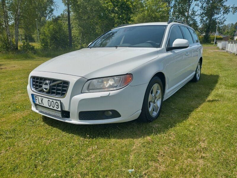 Vit Begagnad 2012 Volvo V70 Momentum Kombi | 59 000 kr (Lite dyr) - Bild 1/4
