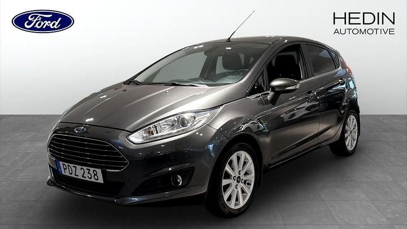 Grå (grey) Begagnad 2017 Ford Fiesta Titanium Halvkombi | 84 900 kr (Marknadspris) - Bild 1/4