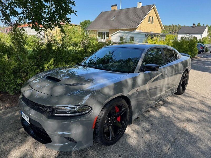 Grå Begagnad 2018 Dodge Charger Sedan | 679 000 kr - Bild 1/4