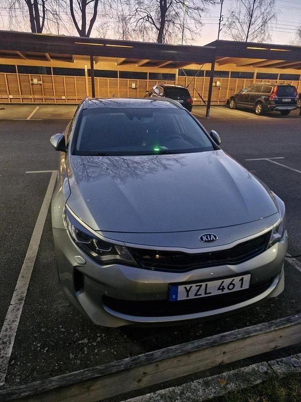 Grå Begagnad 2018 Kia Optima Hybrid Advance Sedan | 124 900 kr (Superpris) - Bild 1/4