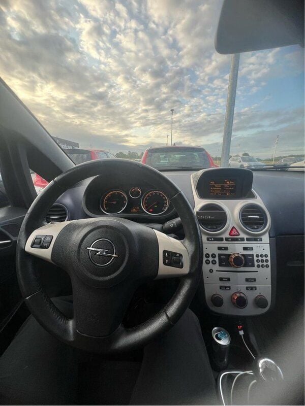 Blå Begagnad 2008 Opel Corsa Halvkombi | 30 000 kr (Marknadspris) - Bild 1/4