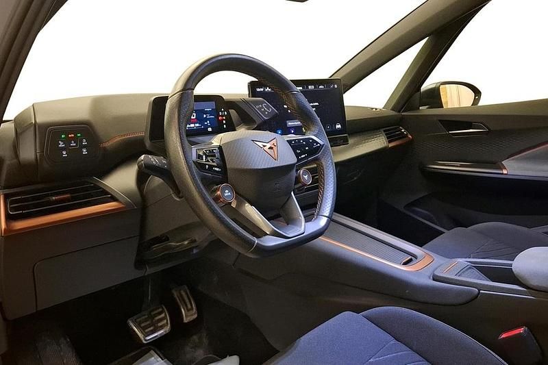 Begagnad Cupra Born e-Boost 172 kW (234 HK) 2023 Grå Halvkombi