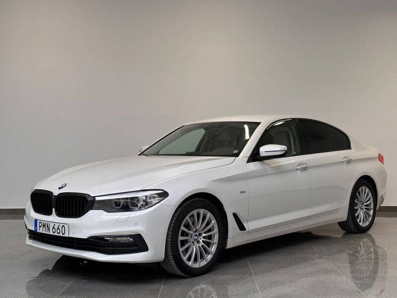 Vit Begagnad 2017 BMW 530 Sport Line Sedan | 319 900 kr (Marknadspris) - Bild 1/4