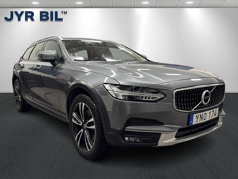 Grå Begagnad 2017 Volvo V90 CC Inscription Kombi | 309 700 kr (Marknadspris) - Bild 1/4