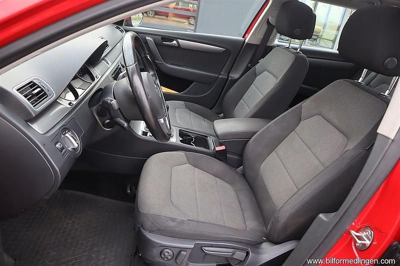 Begagnad VW Passat 140 HK (102 kW) 2014 Röd samma som bilen Kombi