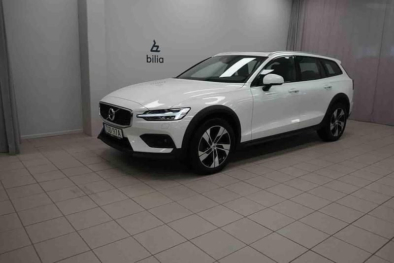 Vit Begagnad 2021 Volvo V60 CC Kombi | 349 900 kr (Lite dyr) - Bild 1/1