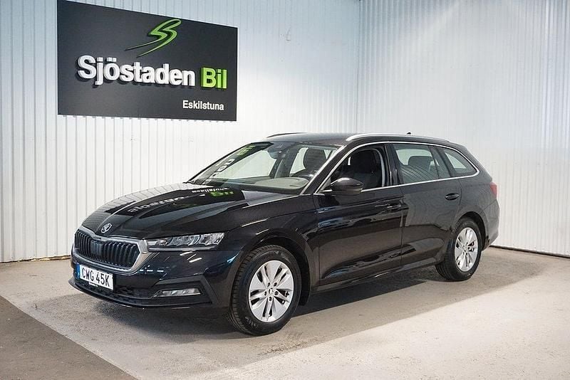 Svart Begagnad 2022 Skoda Octavia Ambition Kombi | 224 900 kr (Marknadspris) - Bild 1/4