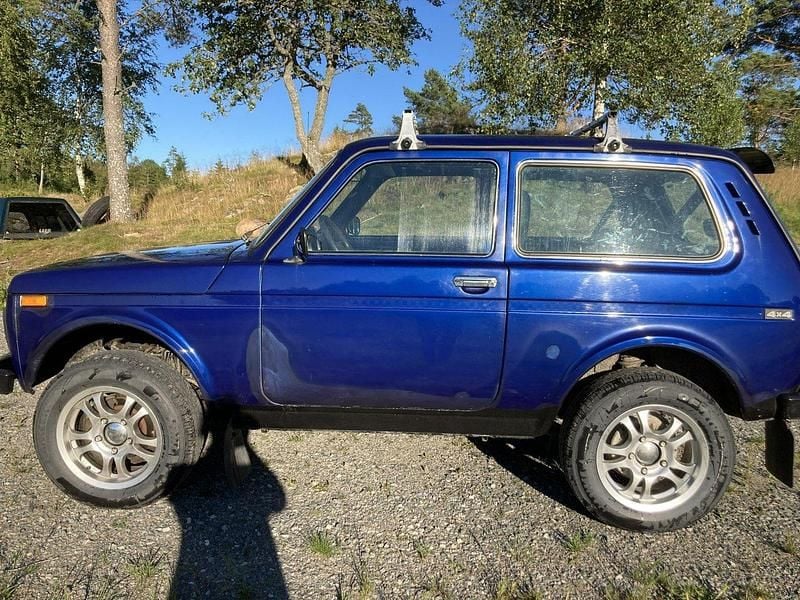 Blå Begagnad 2007 Lada niva SUV | 53 000 kr - Bild 1/4