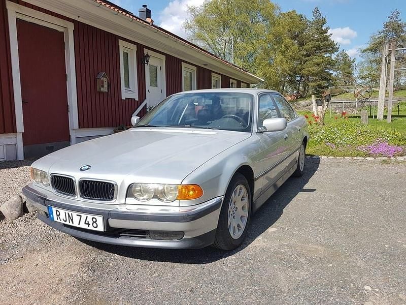Begagnad 1999 BMW 728 Sedan | 32 000 kr - Bild 1/4