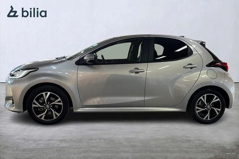 Begagnad Toyota Yaris Hybrid Active 117 HK (86 kW) 2025 Silver Halvkombi