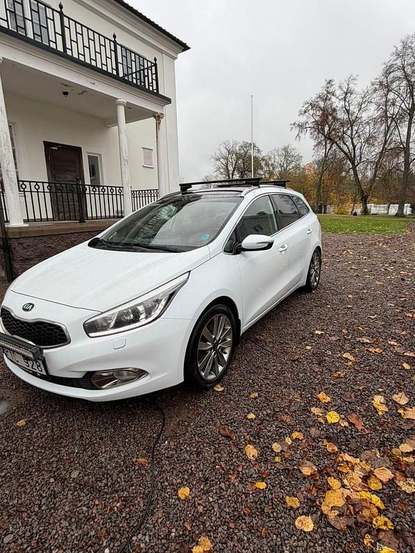 Vit Begagnad 2014 Kia Ceed Sportswagon Kombi | 52 000 kr (Bra pris) - Bild 1/4