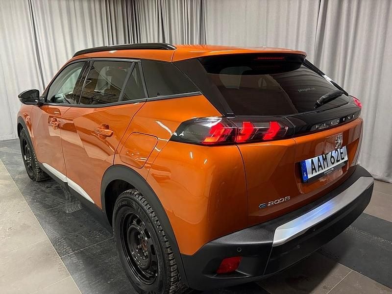 Begagnad Peugeot e-2008 Allure 100 kW (136 HK) 2022 Orange SUV