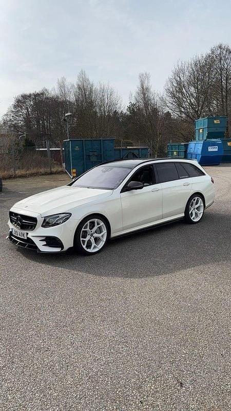 Vit Begagnad 2019 Mercedes E53 AMG AMG line Kombi | 559 000 kr (Marknadspris) - Bild 1/4