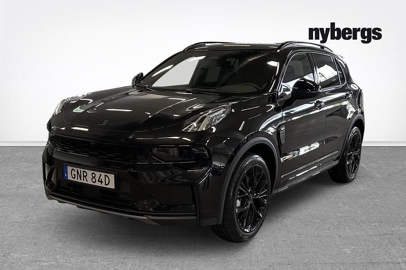 Svart Begagnad 2025 Lynk & Co 01 SUV | 429 000 kr (Marknadspris) - Bild 1/4