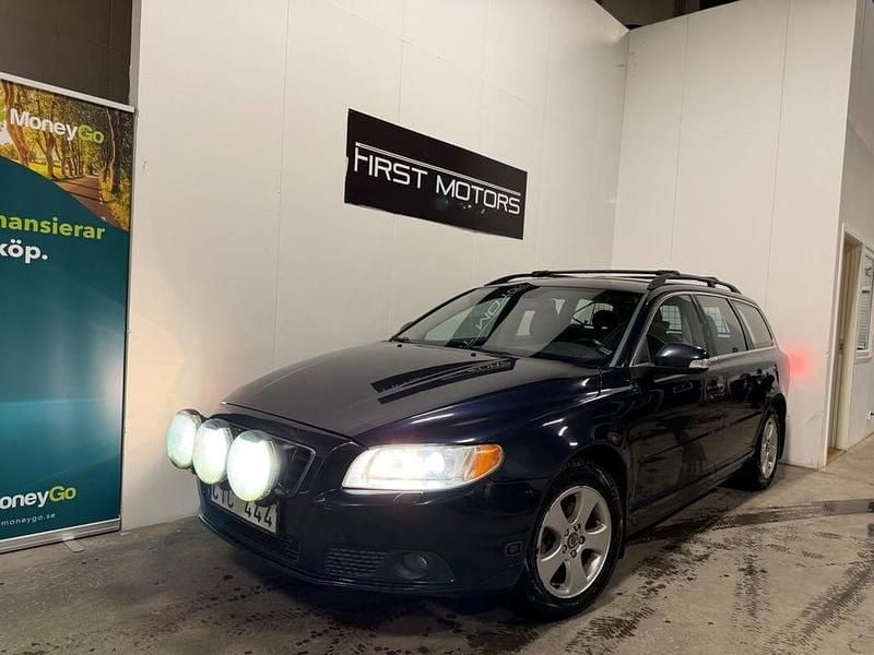 Mörkblå Begagnad 2009 Volvo V70 Momentum Kombi | 69 900 kr (Marknadspris) - Bild 1/4