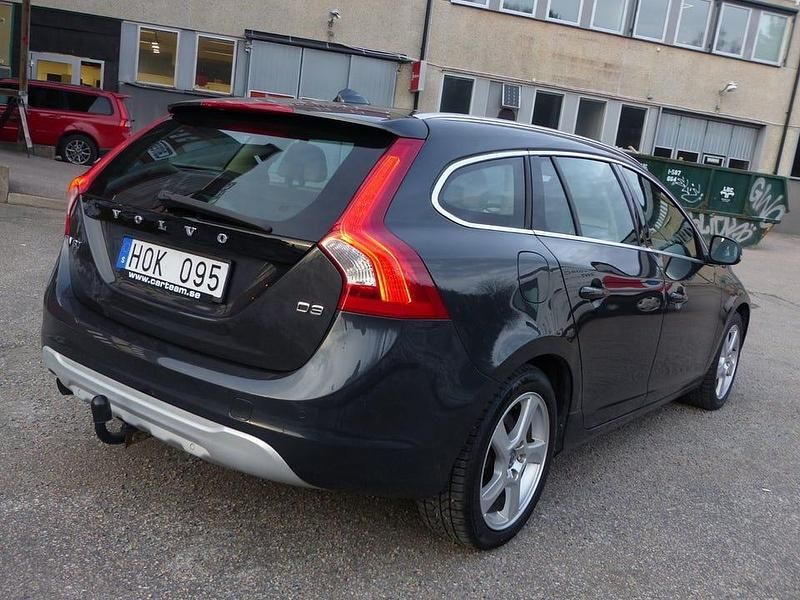 Begagnad Volvo V60 Summum 163 HK (119 kW) 2011 Grå metallic Kombi
