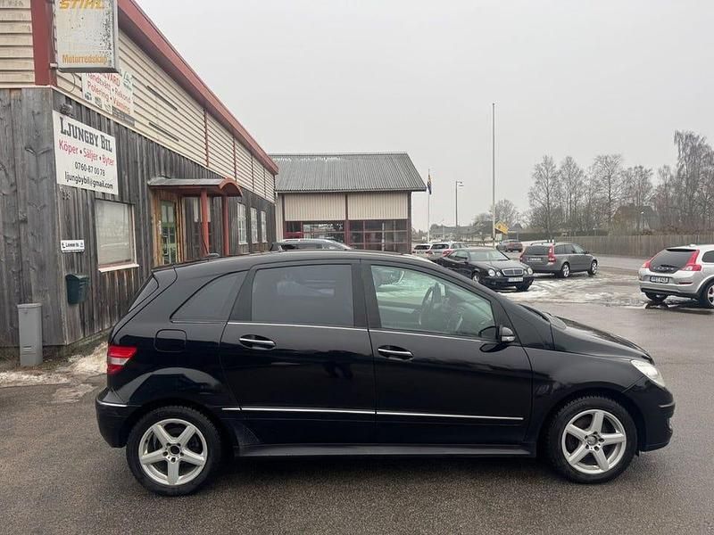 Begagnad Mercedes B180 109 HK (80 kW) 2007 Svart Minibuss