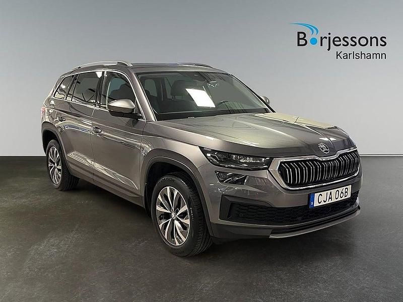 Grå Begagnad 2022 Skoda Kodiaq Business Line SUV | 379 000 kr (Lite dyr) - Bild 1/4