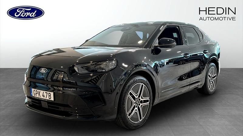 Svart (black) Ny 2025 Ford Capri Premium SUV | 583 000 kr - Bild 1/4