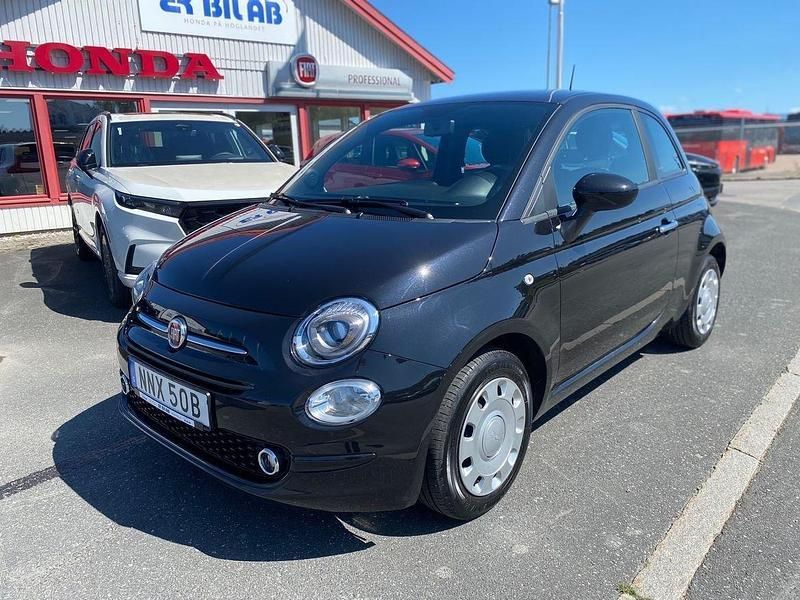 Svart Begagnad 2022 Fiat 500 Halvkombi | 139 900 kr (Marknadspris) - Bild 1/4
