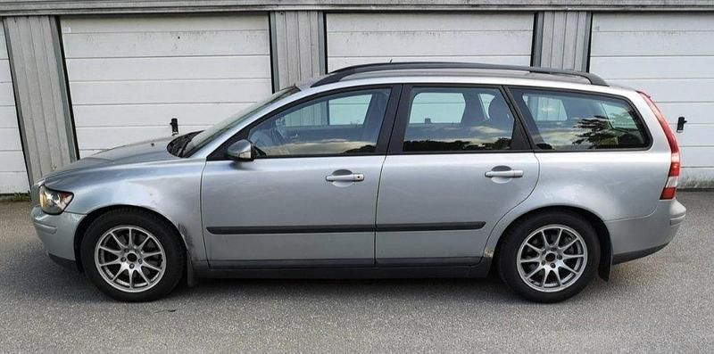 Silver Begagnad 2007 Volvo V50 Kombi | 25 000 kr (Bra pris) - Bild 1/4