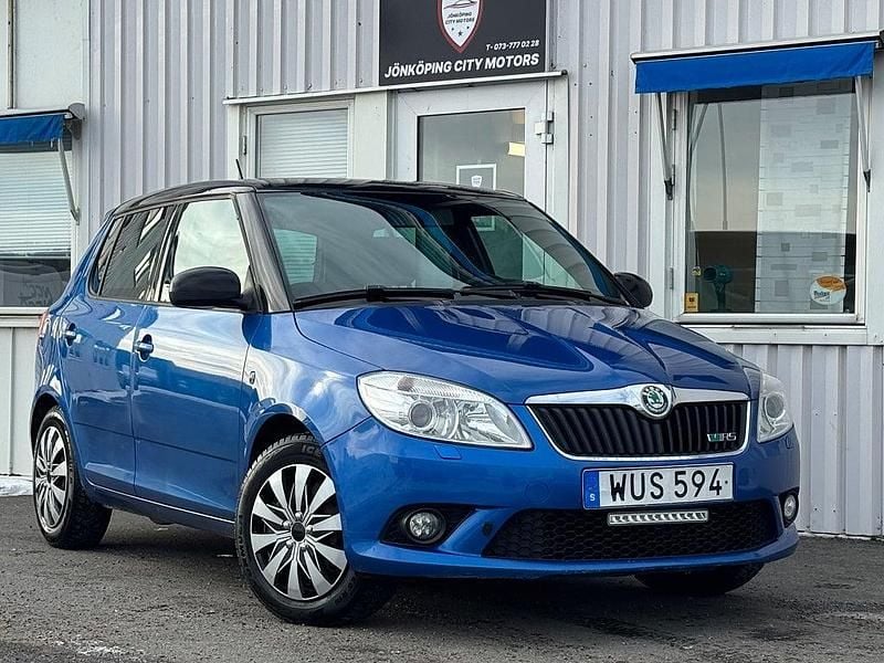 Begagnad Skoda Fabia RS 180 HK (132 kW) 2011 Blå Halvkombi