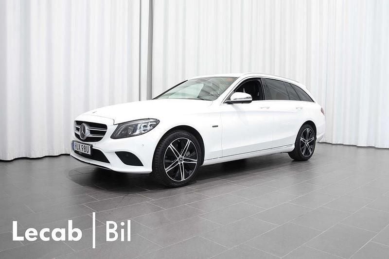 Vit Begagnad 2020 Mercedes C300e Kombi | 299 500 kr (Marknadspris) - Bild 1/4