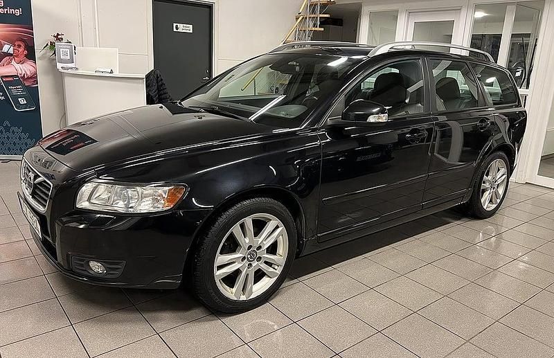 Begagnad Volvo V50 Momentum 116 HK (85 kW) 2012 Svart Kombi