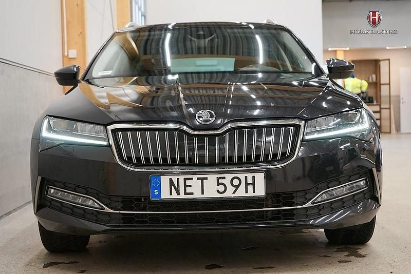 Begagnad Skoda Superb Business Line 218 HK (160 kW) 2023 Svart Kombi