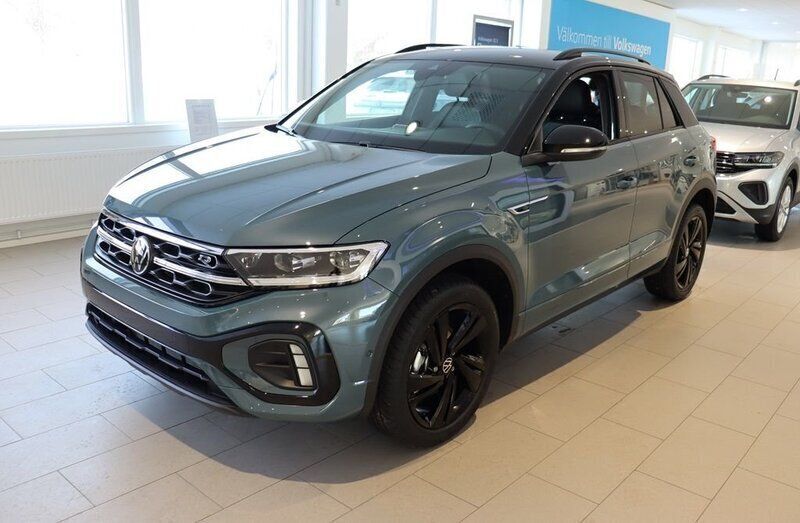 Mörkblå (petroleum blue metallic b) Ny 2025 VW T-Roc Style SUV | 449 100 kr - Bild 1/4