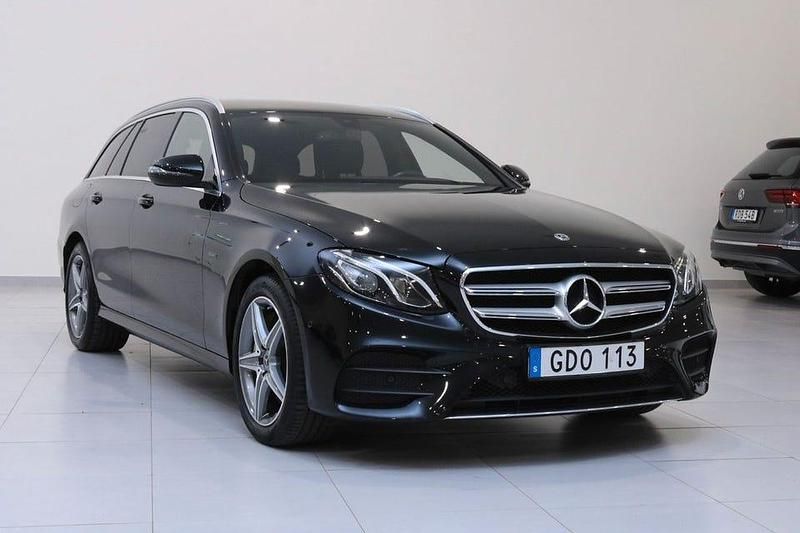 Svart Begagnad 2020 Mercedes E300 AMG line Kombi | 339 900 kr (Marknadspris) - Bild 1/4