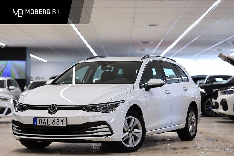 Vit Begagnad 2022 VW Golf VIII Kombi | 269 900 kr (Marknadspris) - Bild 1/3
