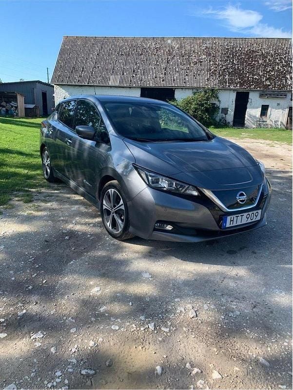 Grå Begagnad 2018 Nissan Leaf Halvkombi | 125 000 kr (Marknadspris) - Bild 1/4