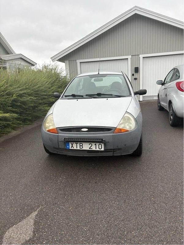 Silver Begagnad 2006 Ford Ka Halvkombi | 4 500 kr - Bild 1/4